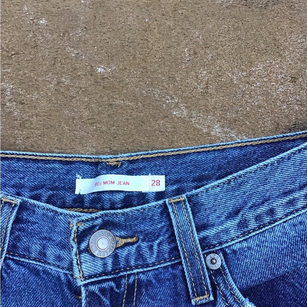 LEVI’S 80’s MOM JEAN SLIGHT DISTRESSING SIZE 28 H21 - Picture 2 of 7